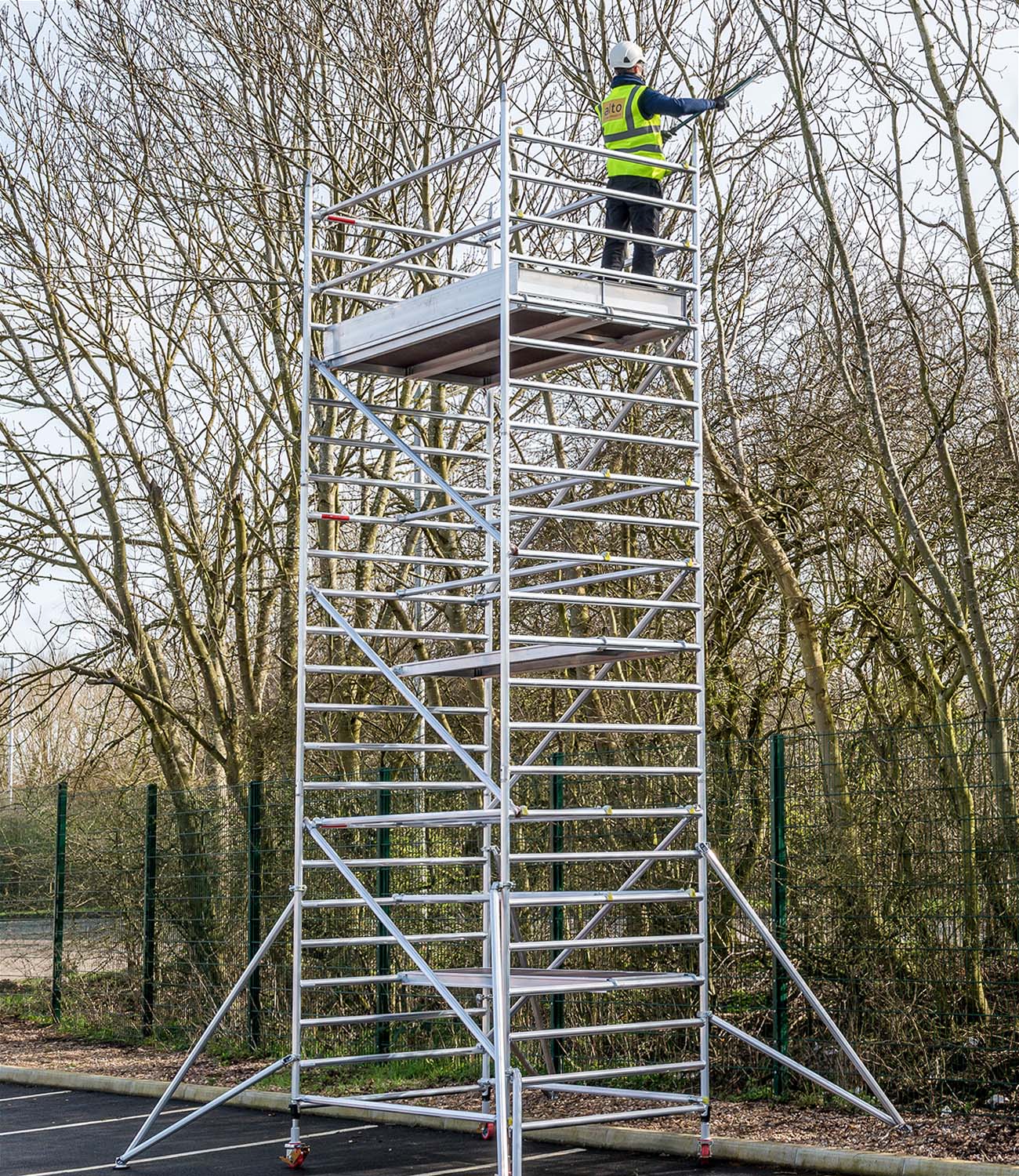 A man working on an Alto MD tower.
