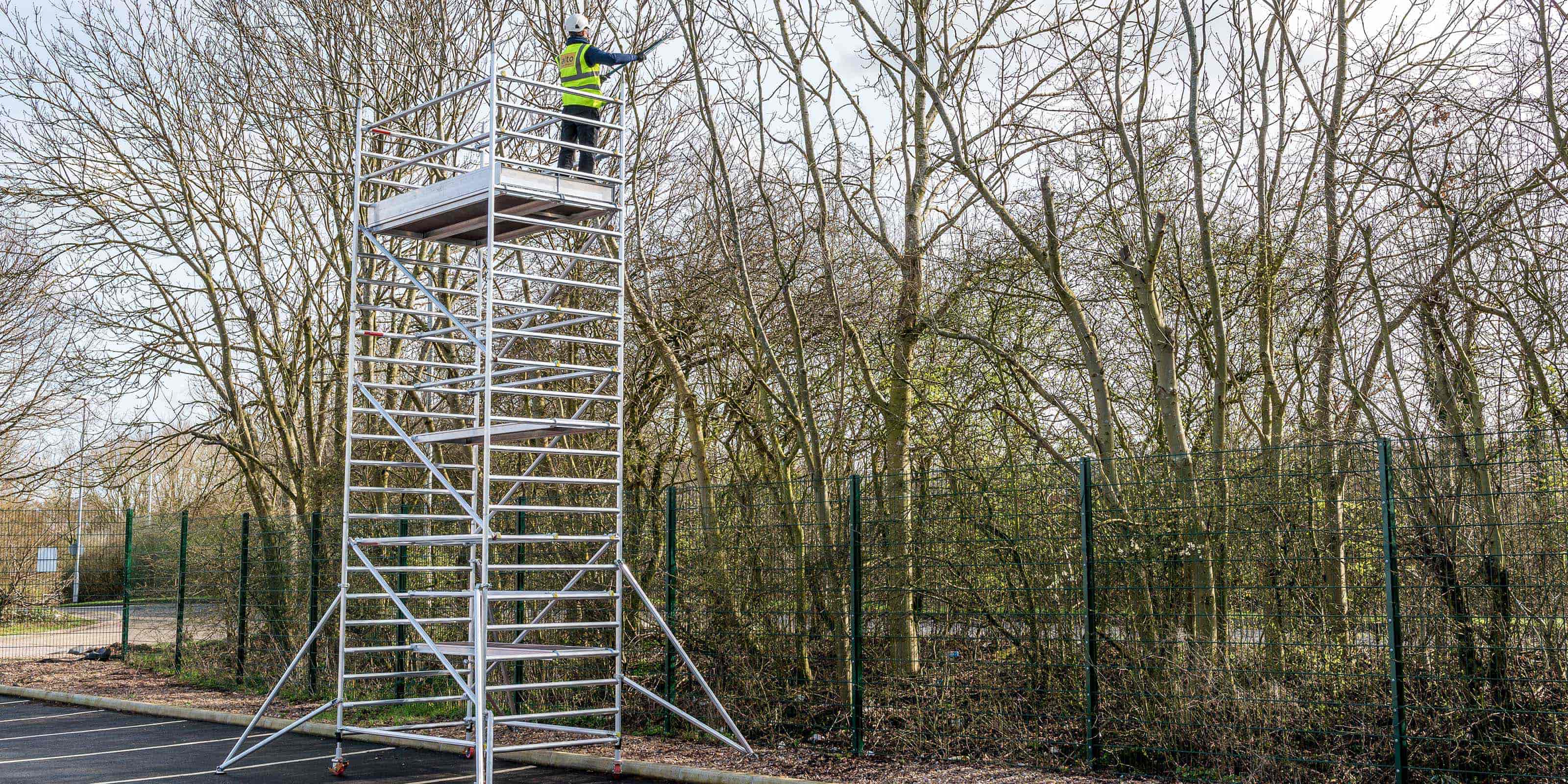 A man working on an Alto MD tower.