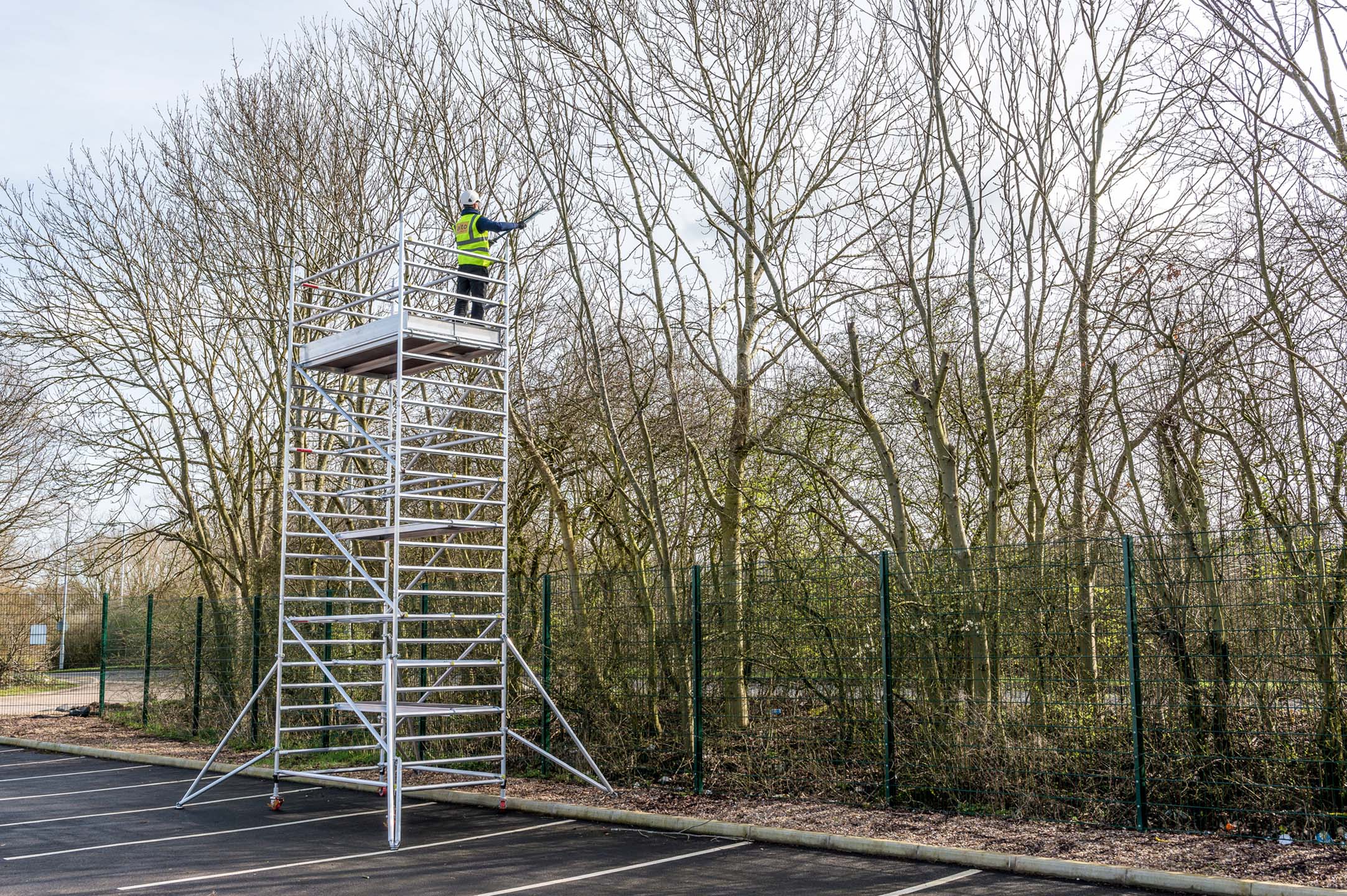 A man working on an Alto MD tower.