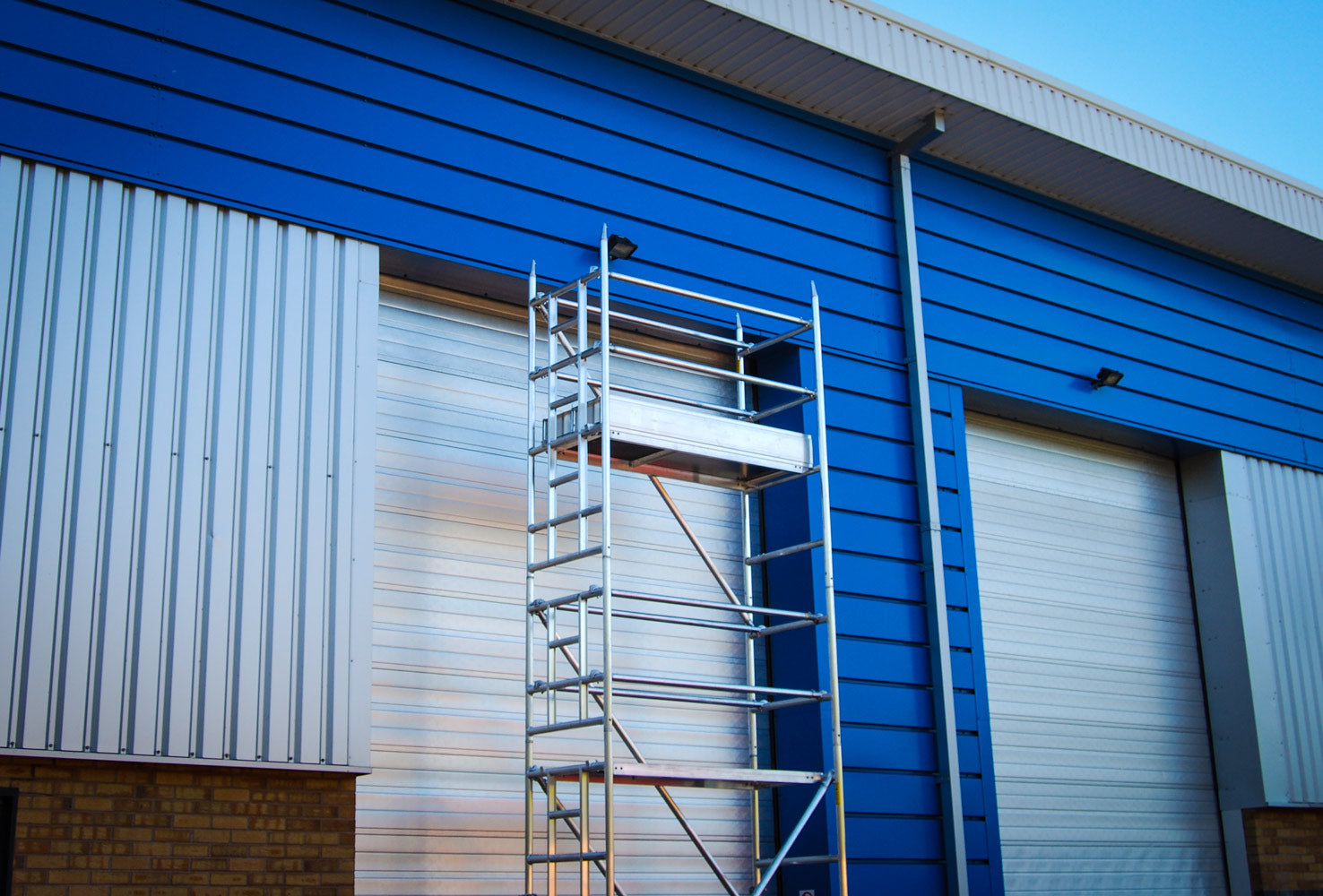 A single width Alto HD tower outside a factory.