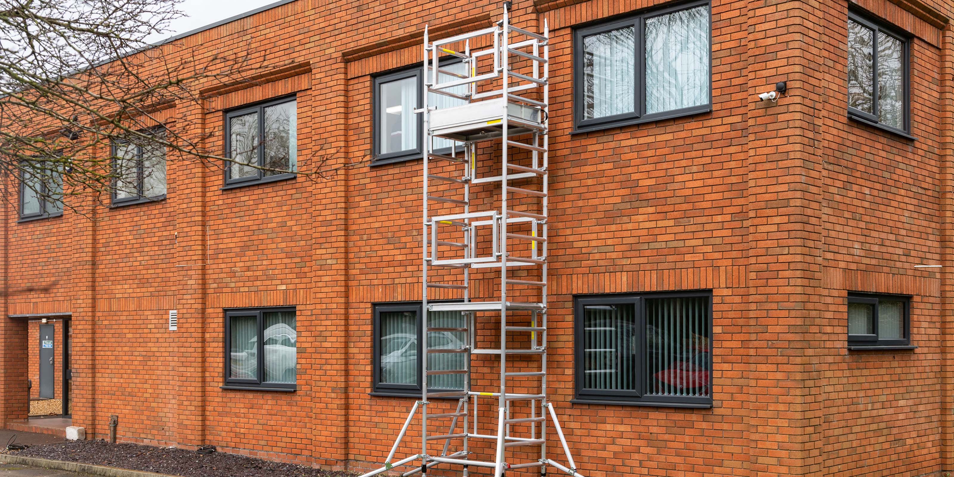 A photo of the Alto Mini Tower against an office building.