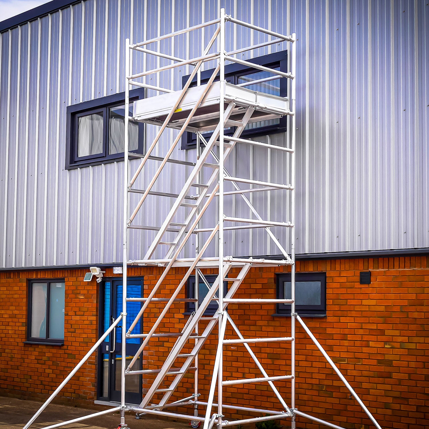 ALTO HD Stair Tower against a building with silver cladding.