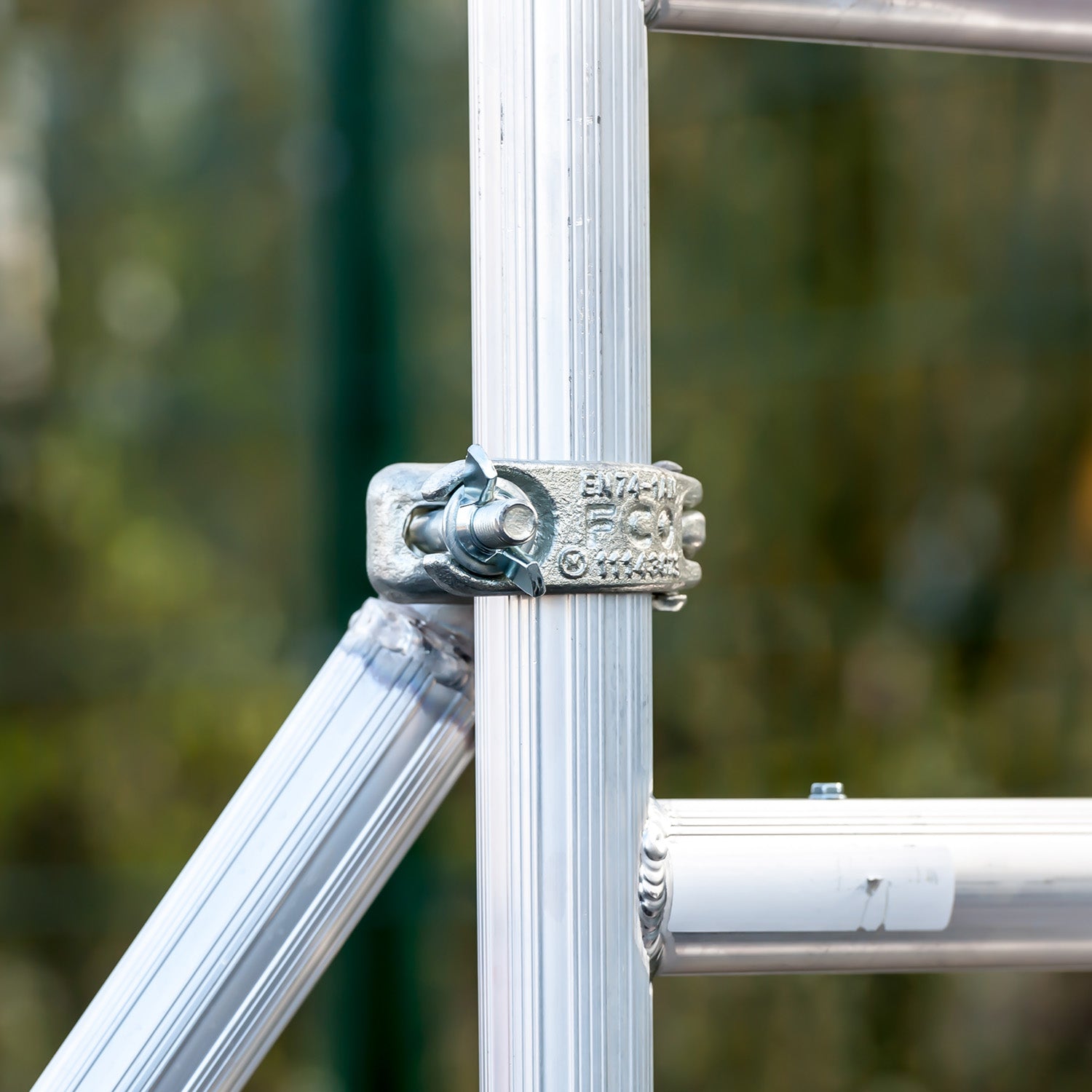 Close-up of a coupler fitted on an Alto Medium Duty tower frame. 