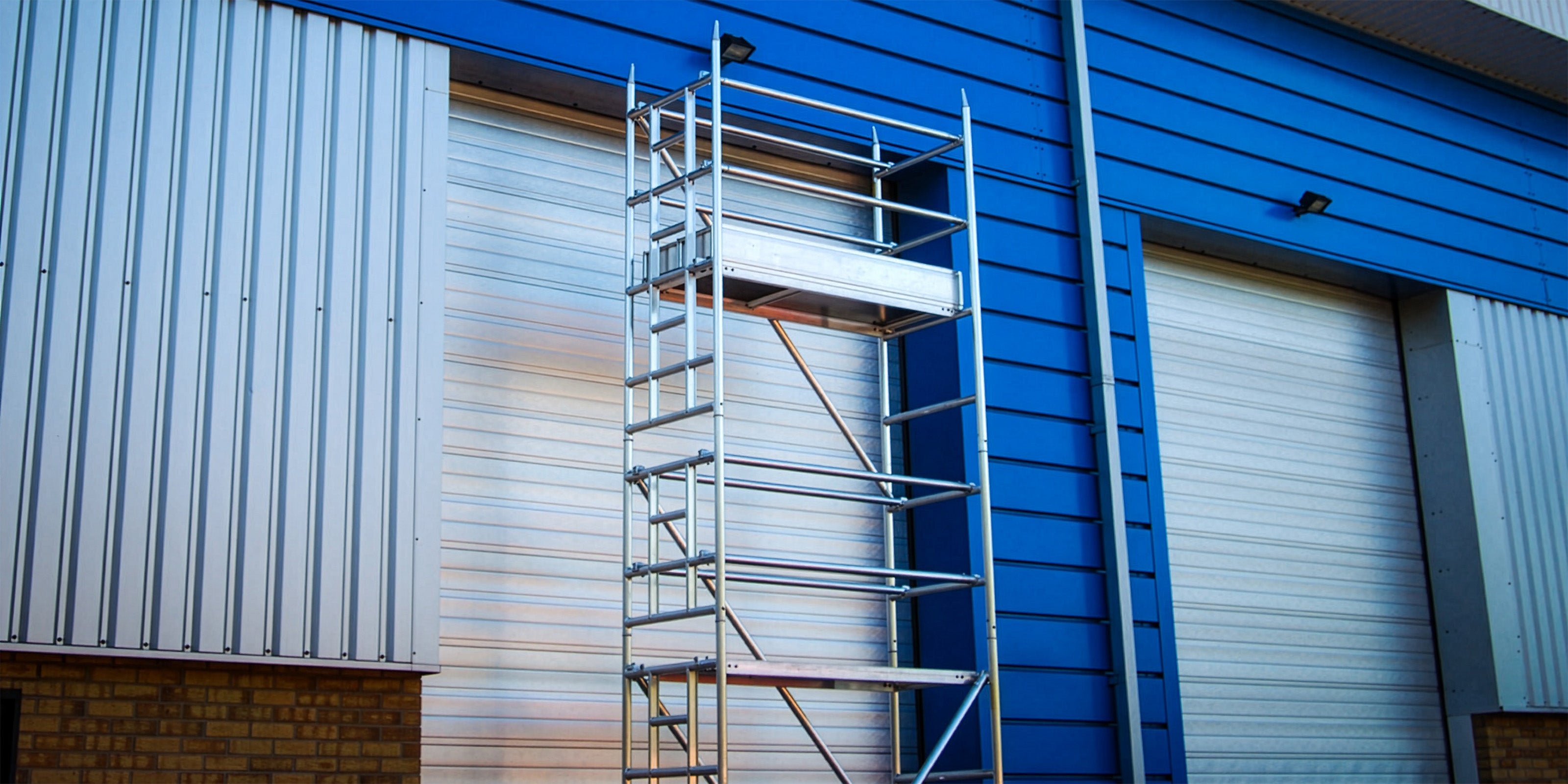 A single width Alto HD tower outside a factory.